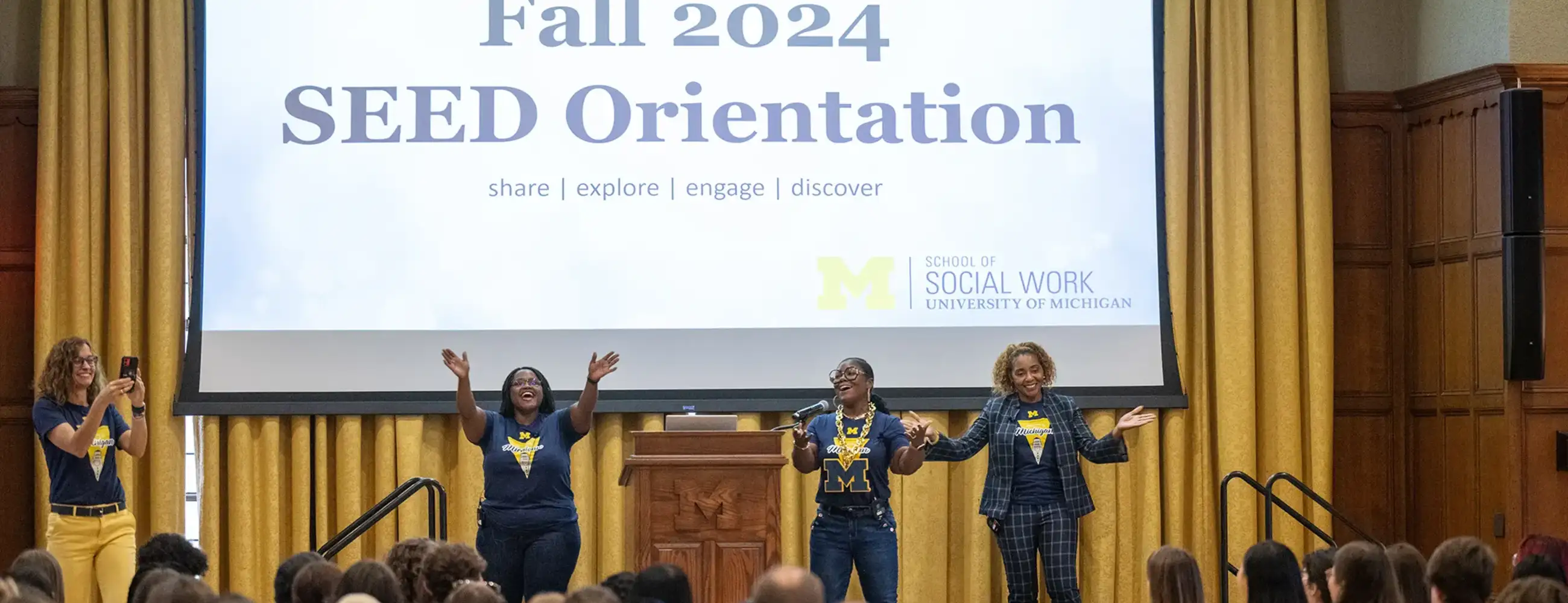 SSW faculty and staff welcoming students during fall orientation.